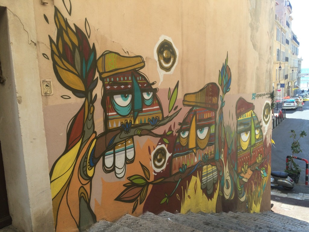 marseille graffiti that looks like angry birds