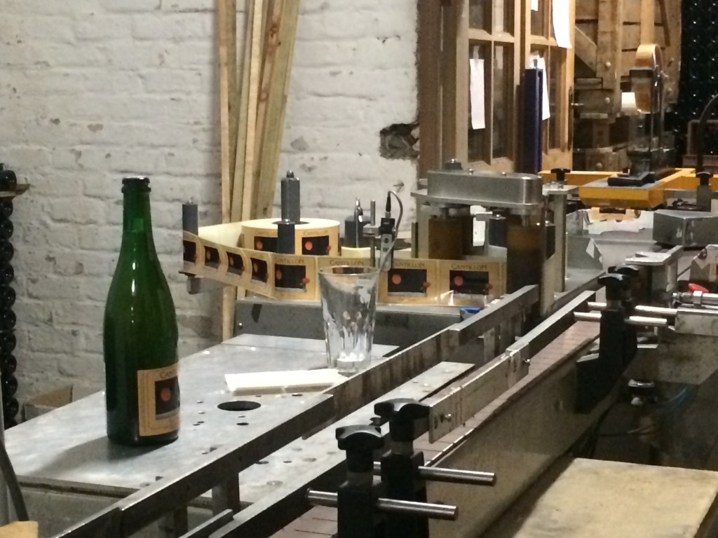 Labeling Fou Foune at Cantillon Brewerya